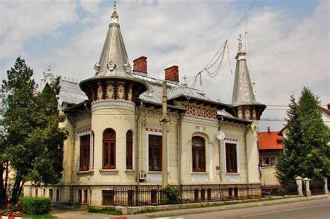 Imagini cu conace istorice restaurate in Campulung Muscel