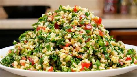 Salată de bulgur colorată