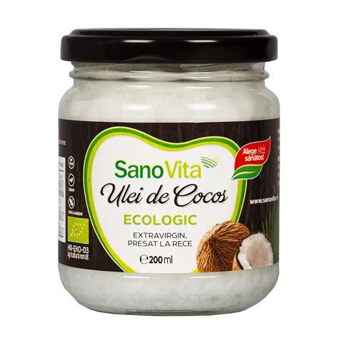 Ulei de cocos în bowl-ul cu ingrediente naturale