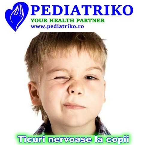 Copil făcând diverse ticuri faciale