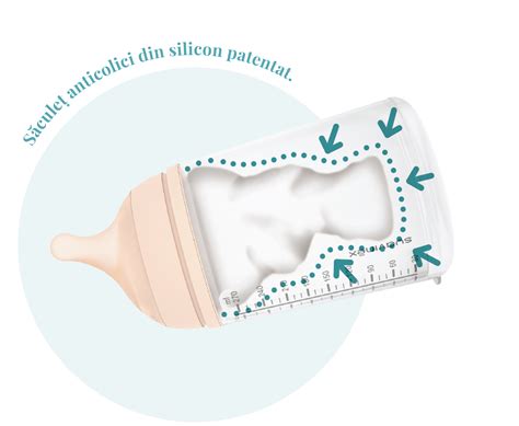 bebeluș care suge biberonul