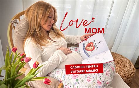 Imagine cu proaspete mamici primind cadouri