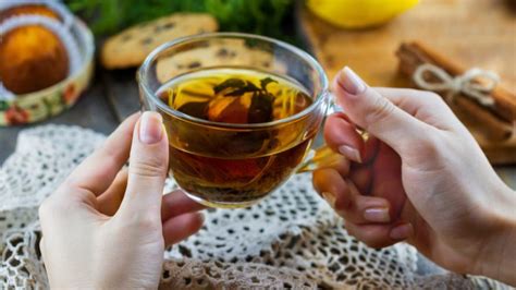 Infografic cu diverse tipuri de ceaiuri și beneficiile lor digestive