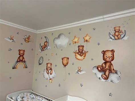 Imagine de prezentare a stickerelor decorative pentru camera copiilor în nuanțe gri și galben