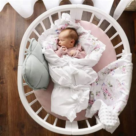 Camera bebelușului întunecată pentru somn