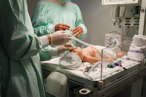 Infografic: fluxul îngrijirii neonatale de la naștere la externare