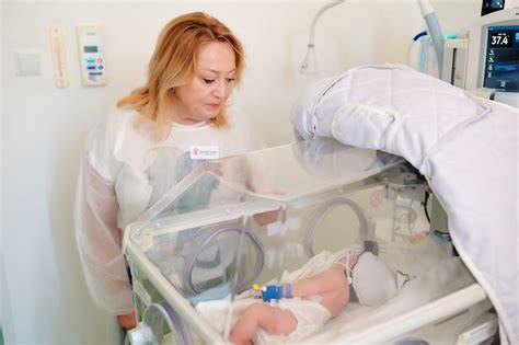 Imagine sprijin parental în terapie intensivă neonatală