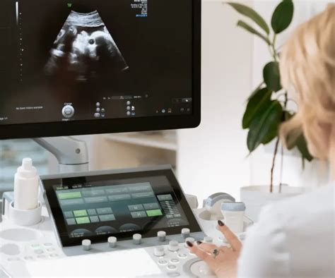 Imagine cu aparat de ecografie medicală