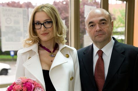 Profesor Radu Vlădăreanu într-o conferință