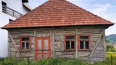 Fotografie de ecografie expusă în cadrul unei familii îmbrățișate