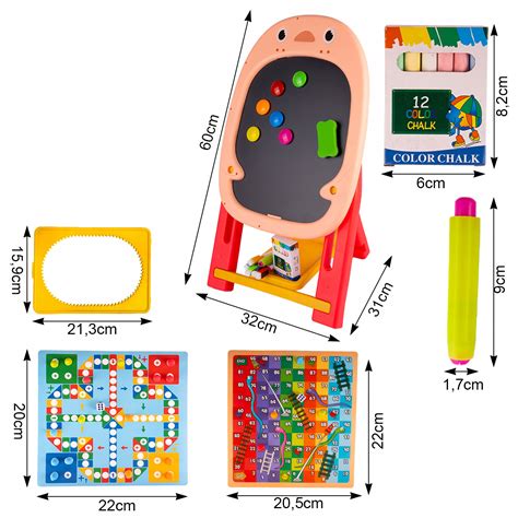 Copil care se joaca cu magneti pe tabla