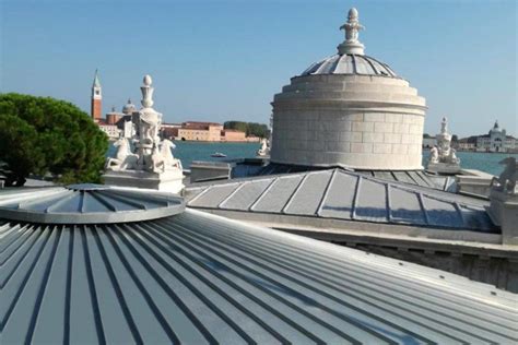 Seră cu acoperiș din zinc-titan în Veneția