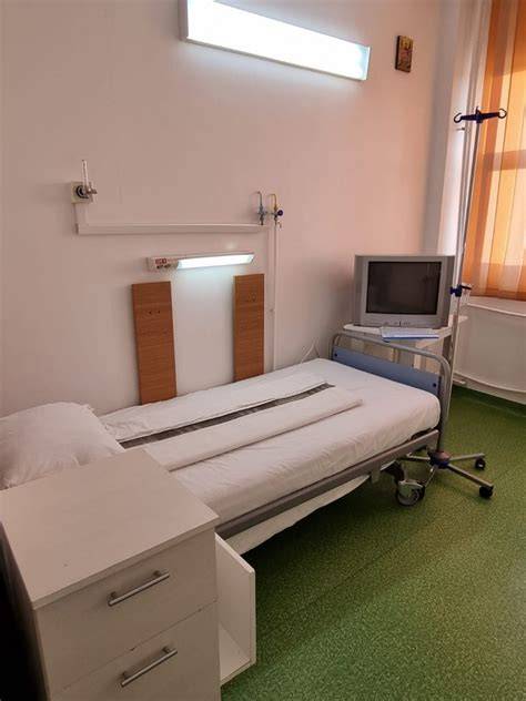 Infografic - structură tip spital cu secții pediatrice, neonatologie, chirurgie si urgente