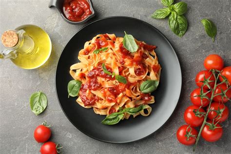 Infografic: Ingrediente și pași simpli pentru paste cu sos de roșii pentru bebeluși