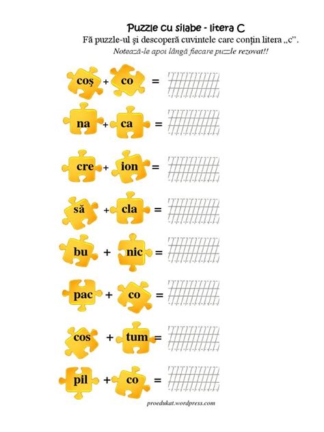 Copil jucându-se cu un puzzle cu litere