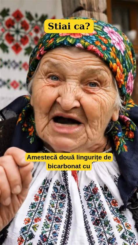 Imaginea unei mame cu căști pe burtă în timpul sarcinii