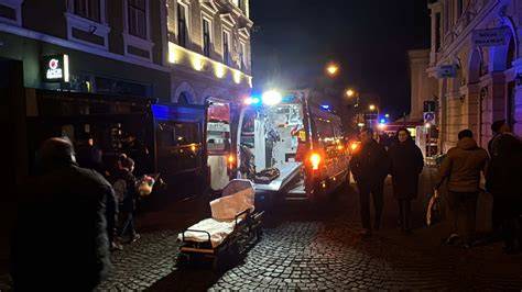Imagine: Ambulanțe în Vaslui, intervenție la caz de abuz