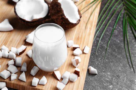 Infographic: Diferența între apa de cocos și lapte de cocos
