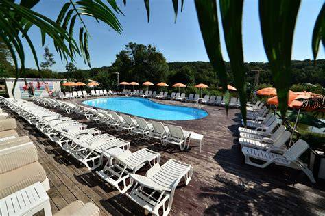 Sunrise Pool Ciric