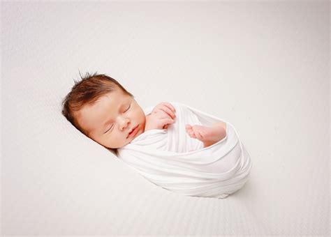 Fotograf de nou nascuti in actiune