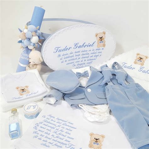 Bebelus imbracat in costumas festiv cu numarul 1