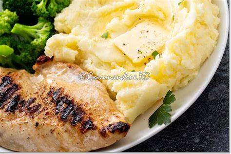 Piept de pui cu legume în piure