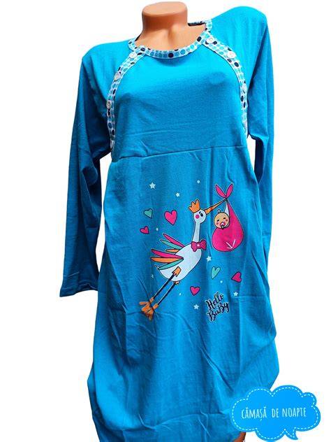 Imagine de produs: tricou albastru pentru gravide pe manechin, evidențiind pliurile tubulare