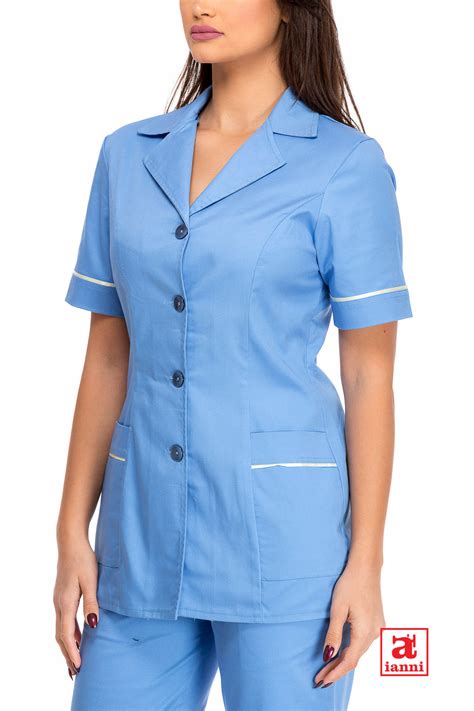 Asistenta medicala in uniforma