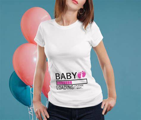 Tricou Baby Loading - imagine conceptuala a designului si a procesului de personalizare