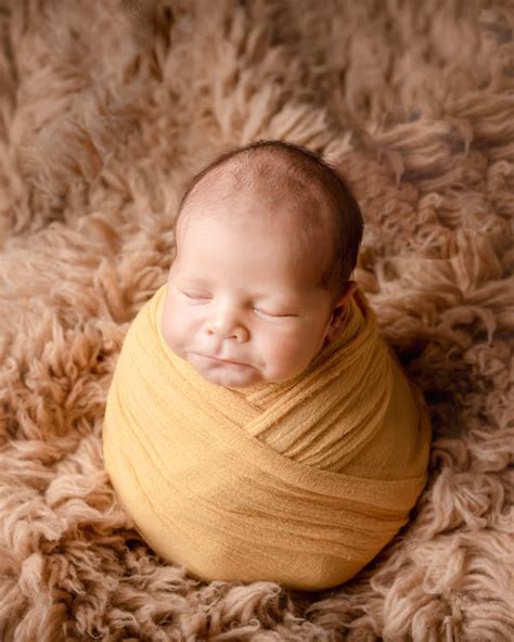 Bebeluș 1 lună lumină naturală