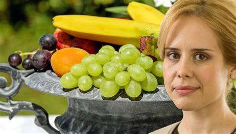 Infografic despre cantitatea zilnică recomandată de fructe în sarcină (3-4 porții/zi)