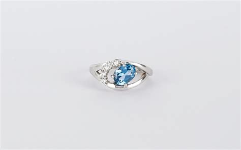 Acvamarin, piatră asociată cu luna martie