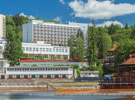 Sovata Health Spa Hotel - vedere asupra lacului Ursu și a bazei de tratament