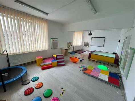 Imagine de interior a planningului familial cu echipamente educaționale
