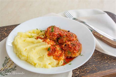 Farfurie cu piure de conopidă și cartofi