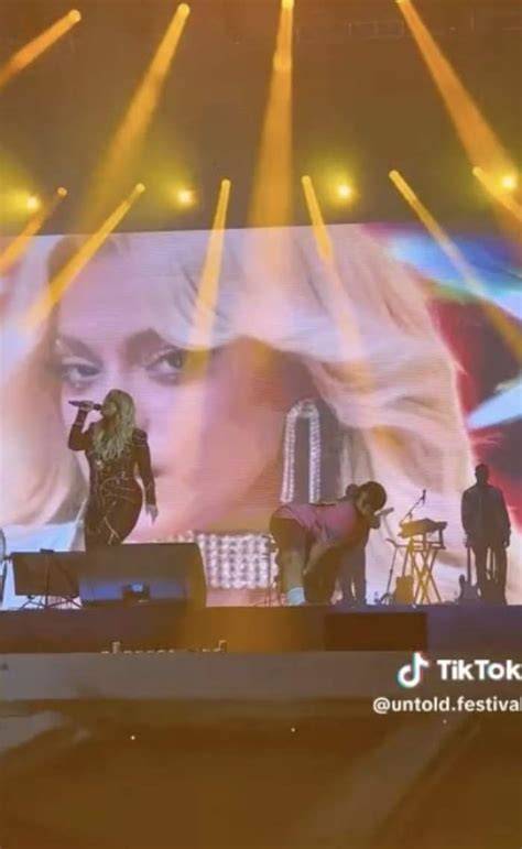 Foto: Bebe Rexha pe scenă, moment peste 2023