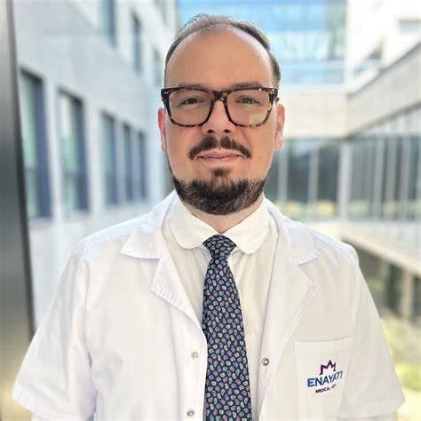 Infographic: Dr. Tudor Ionescu - traseu profesional, studii si stagii