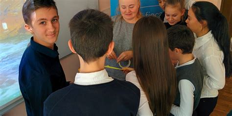 copil ascultat cu stetoscopul de către medic