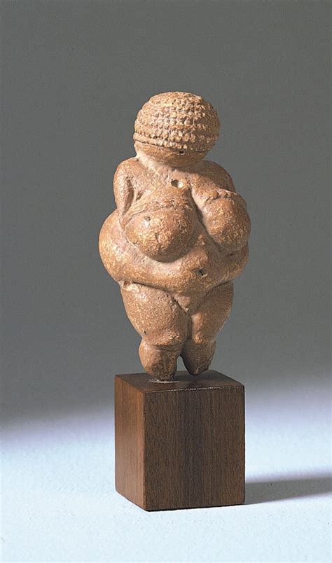 Imagine cu Venus din Willendorf, posibil simbol al fertilității