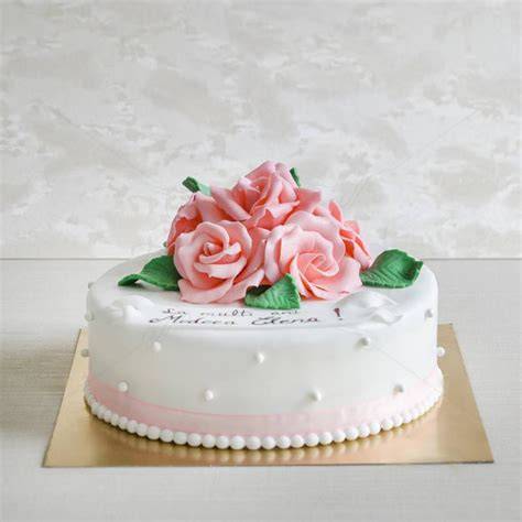 Tort decorativ alb cu fundiță roz