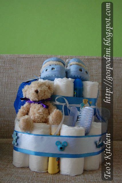 tort din scutece bleu cu sticluta si suzeta