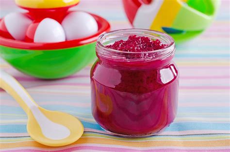 Borcan cu piure de sfecla rosie pentru bebelusi