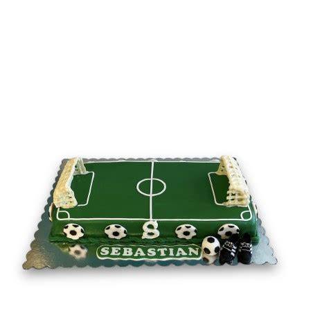 Tort în formă de teren de fotbal, cu marcaj verde