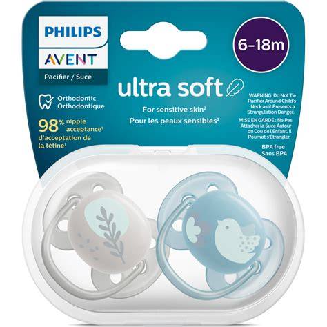 Vizual: conținutul gamei Philips Avent Ultra, cu tetine ortodontice și cutie de sterilizare