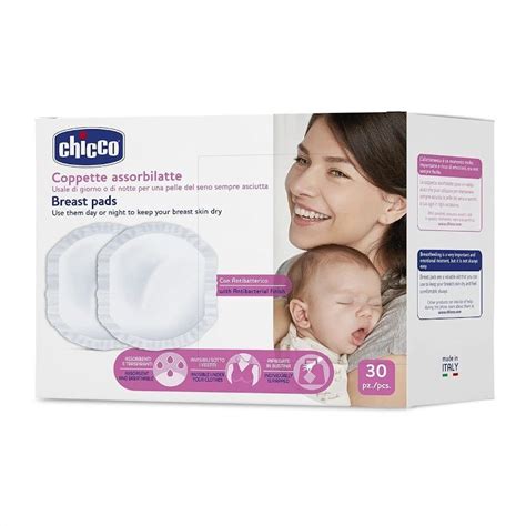 Imaginea unui pachet Chicco tampoane pentru san antibacterian, cu text explicativ despre proprietățile antibacteriene și stratul interior absorbant