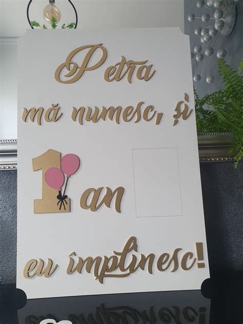 Exemplu de panou aniversar cu poze si accesorii