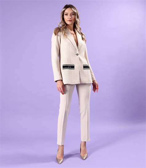 Copil in tinuta eleganta