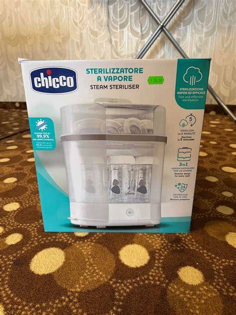 Imaginea unui sterilizator Chicco în modul Full Size, cu biberoane plasate în compartimentele sale