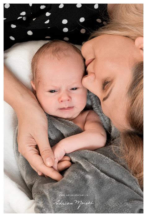 Fotograf nou nascut in studio