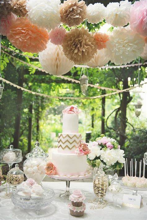 Catalog de decoruri pentru candy bar: pom-pomi, ciucuri, rozete, ghirlande